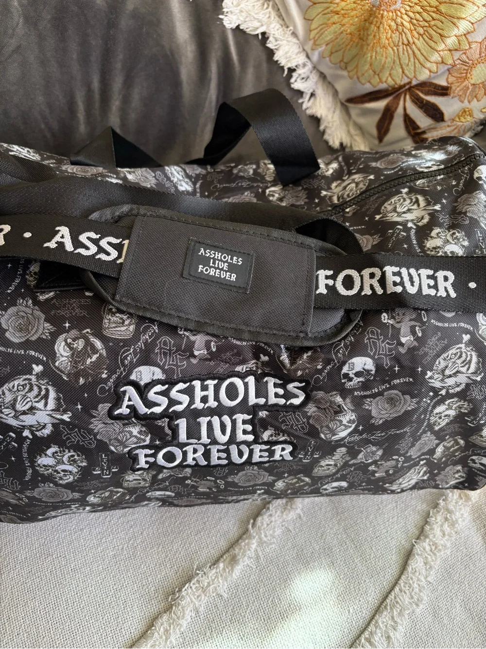 ALF******** Live Forever Emotional Baggage Skull Bottle Rose Strap Duffle Bag